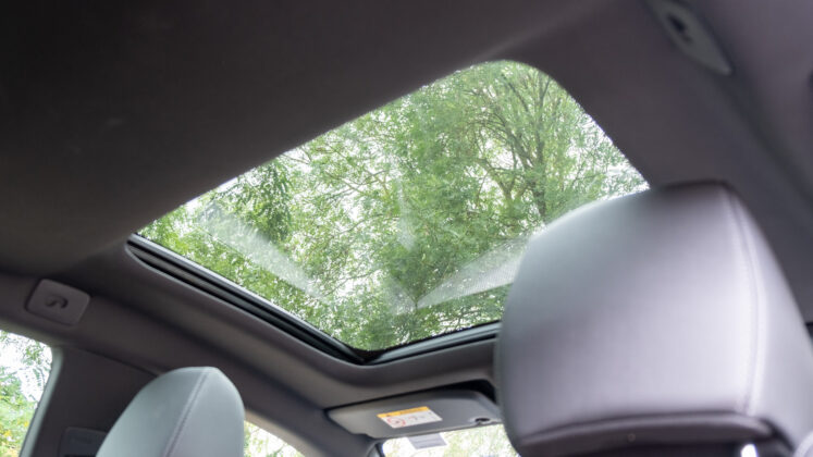 Peugeot 508 sunroof rear