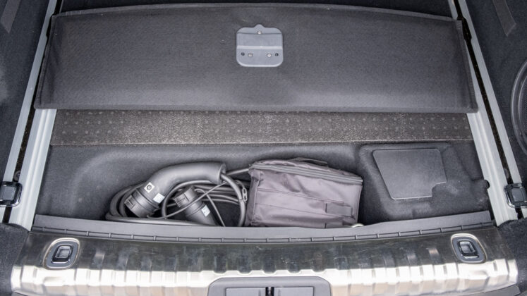 Peugeot 508 underfloor compartment