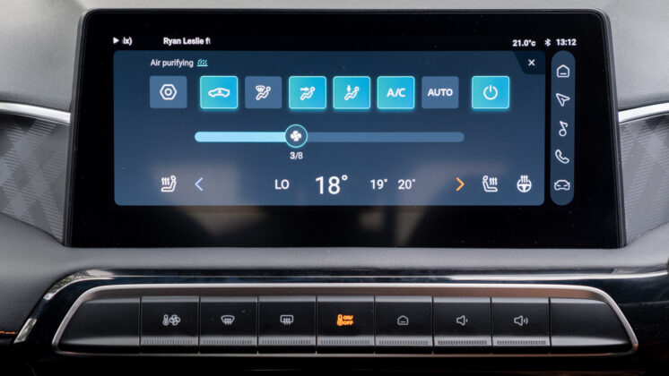 MG3 Hybrid+ climate controls