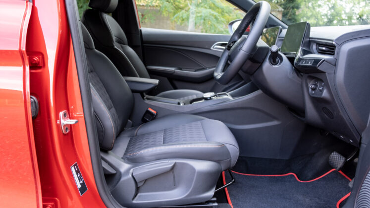 MG3 Hybrid+ front seats