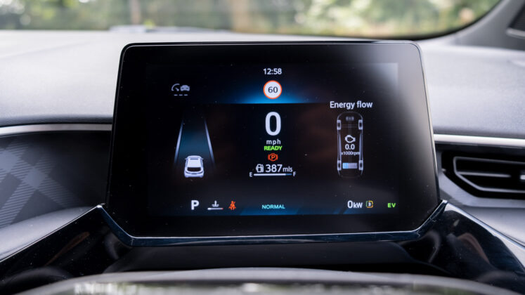 MG3 Hybrid+ instrument cluster