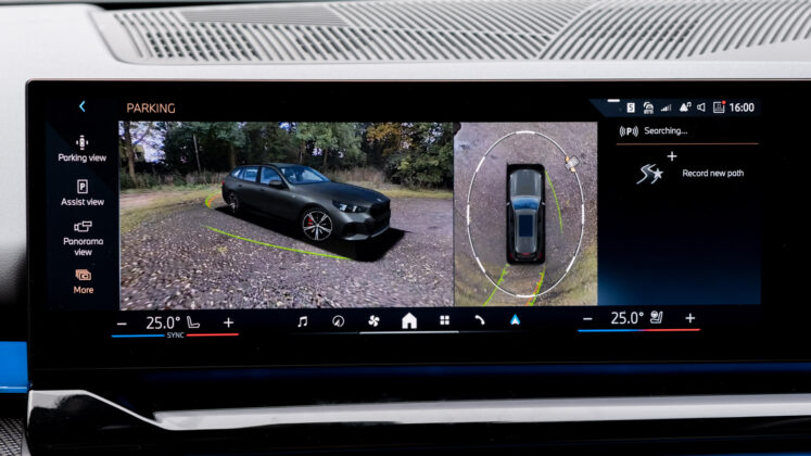 BMW i5 Touring 360 camera