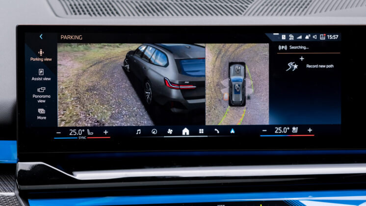 BMW i5 Touring cameras