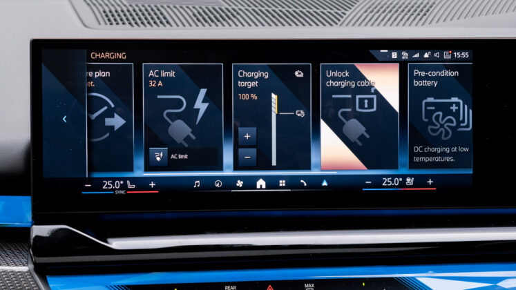 BMW i5 Touring charge level