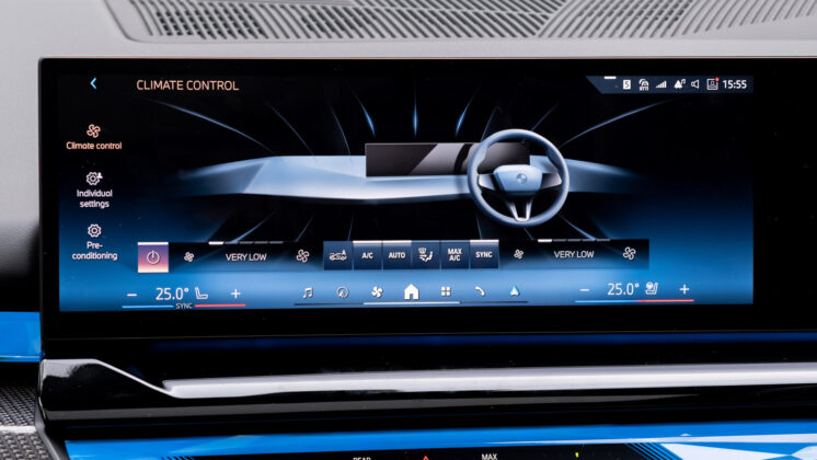 BMW i5 Touring climate controls