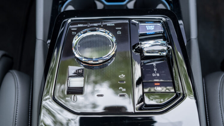 BMW i5 Touring crystal buttons