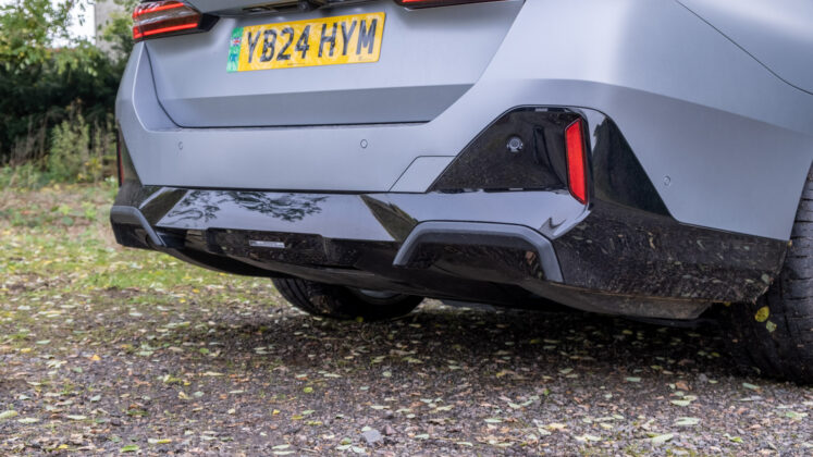 BMW i5 Touring diffuser