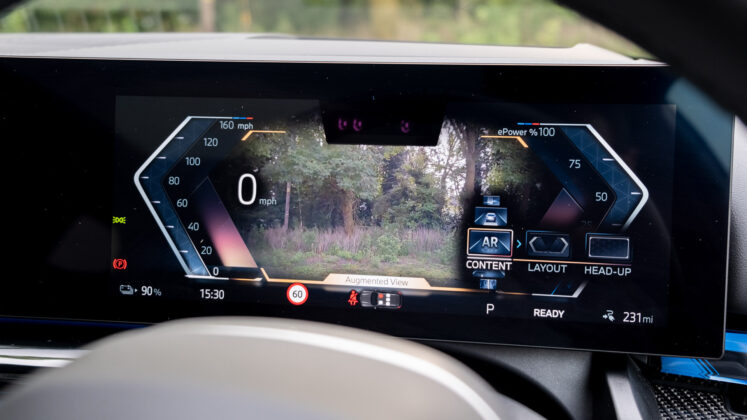 BMW i5 Touring driver display