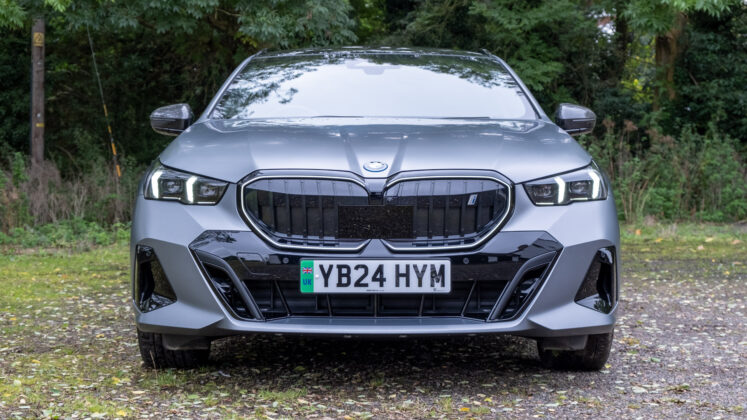 BMW i5 Touring front