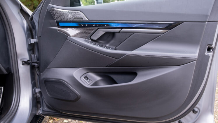 BMW i5 Touring front door