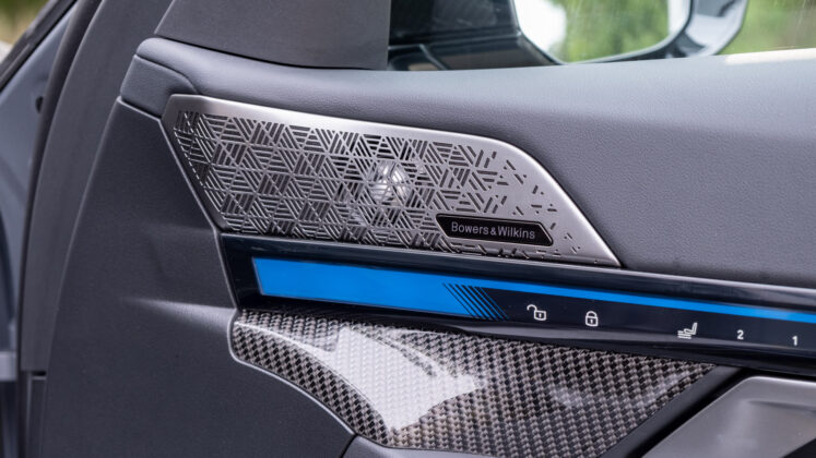 BMW i5 Touring front door tweeter