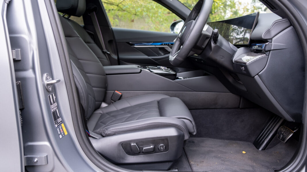 BMW i5 Touring front seats