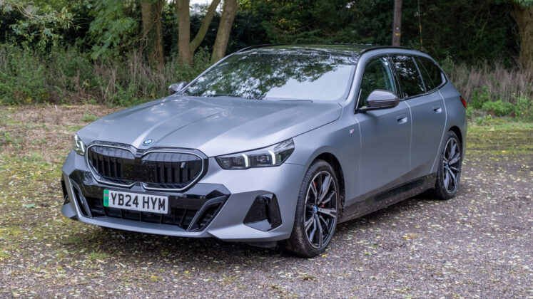 BMW i5 Touring frontal view