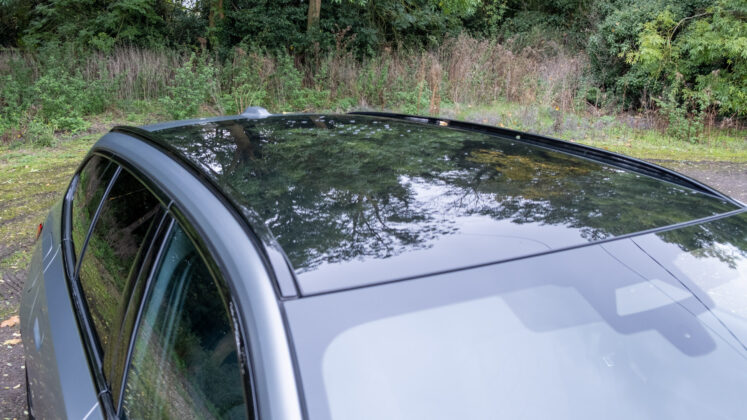 BMW i5 Touring roof