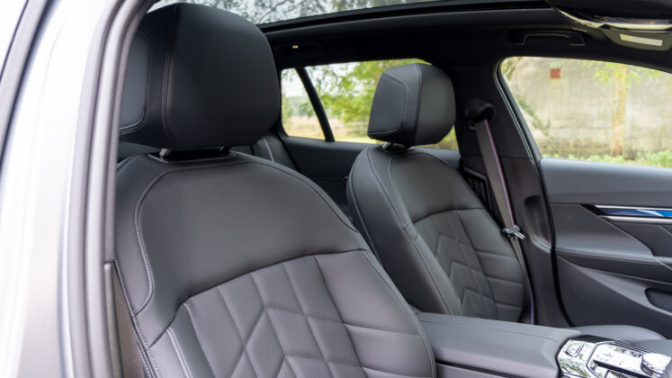 BMW i5 Touring seats