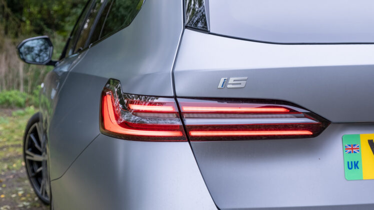 BMW i5 Touring taillights